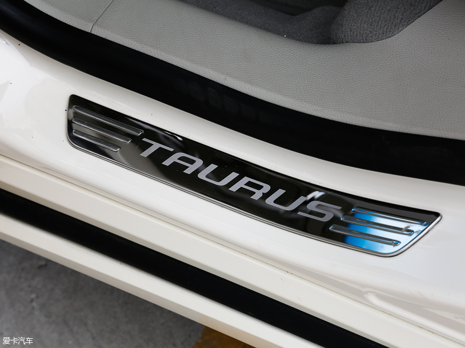 2017ţ EcoBoost 325 V6 LTD