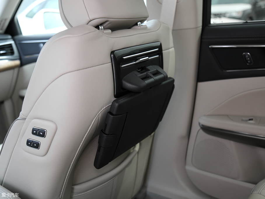 2017ţ EcoBoost 325 V6 LTD