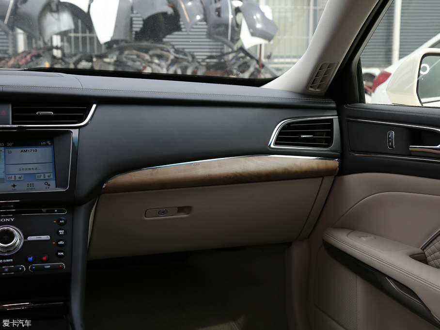 2017ţ EcoBoost 325 V6 LTD