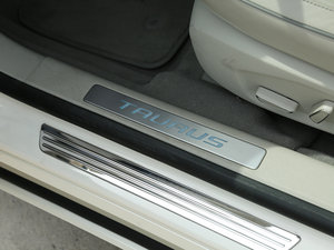 2017EcoBoost 325 V6 LTD g