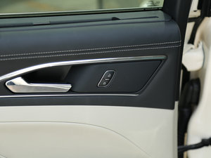 2017EcoBoost 325 V6 LTD g