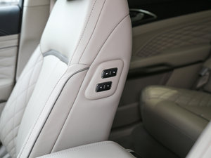 2017EcoBoost 325 V6 LTD g