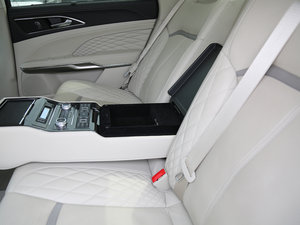 2017EcoBoost 325 V6 LTD g