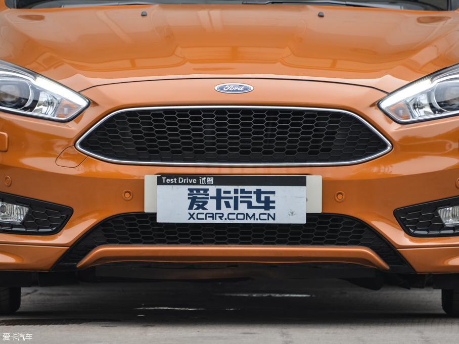 2015˹ Ɏ EcoBoost 180 Ԅ\