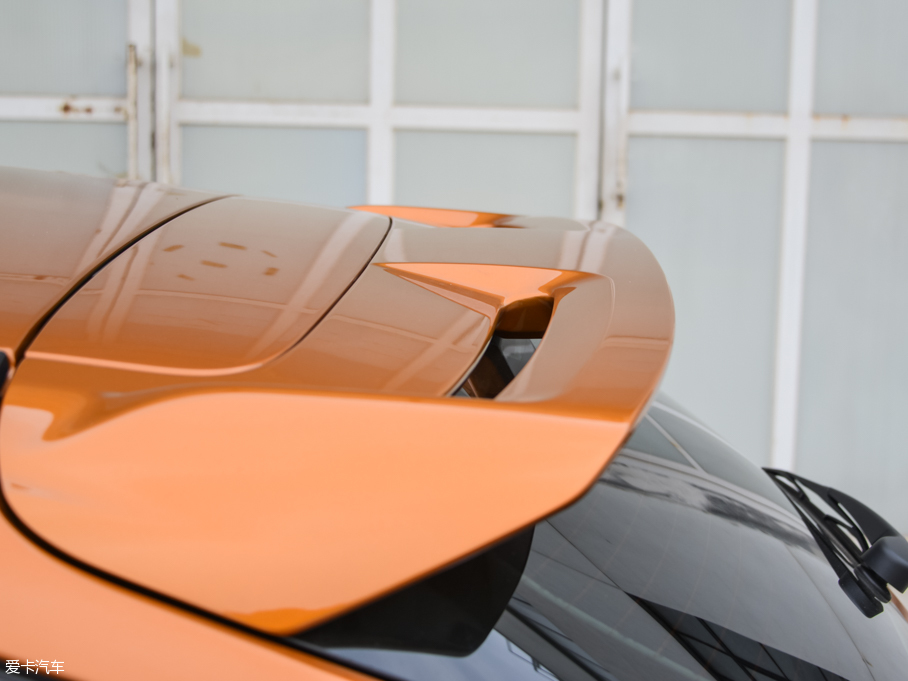 2015˹ Ɏ EcoBoost 180 Ԅ\