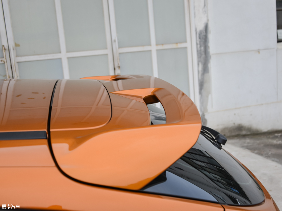 2015˹ Ɏ EcoBoost 180 Ԅ\