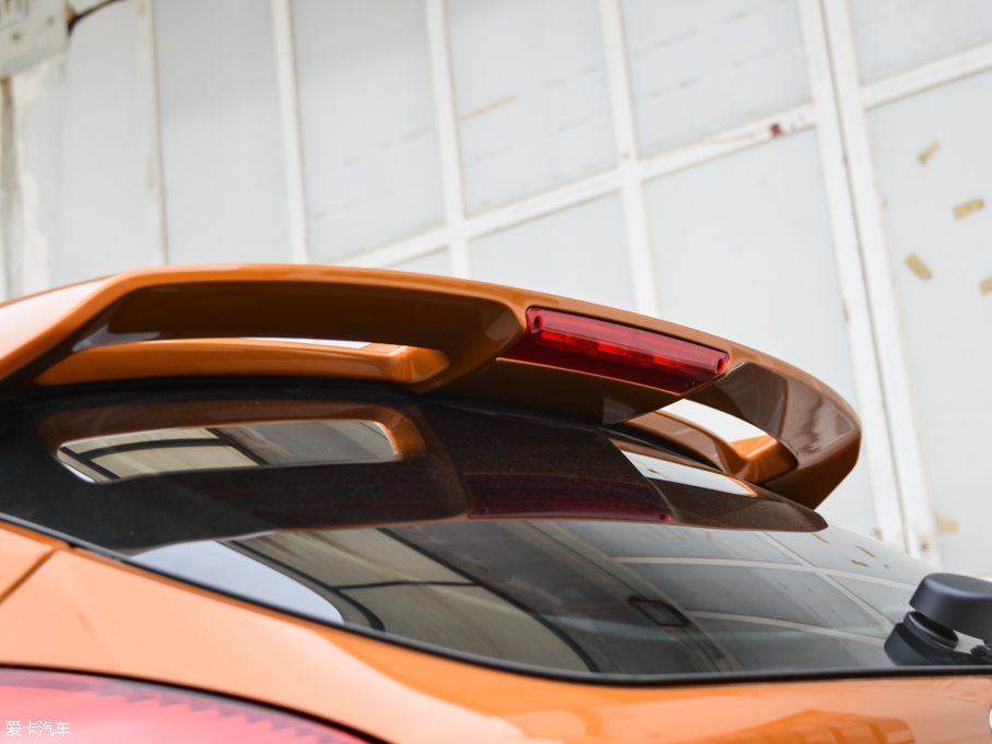 2015˹ Ɏ EcoBoost 180 Ԅ\