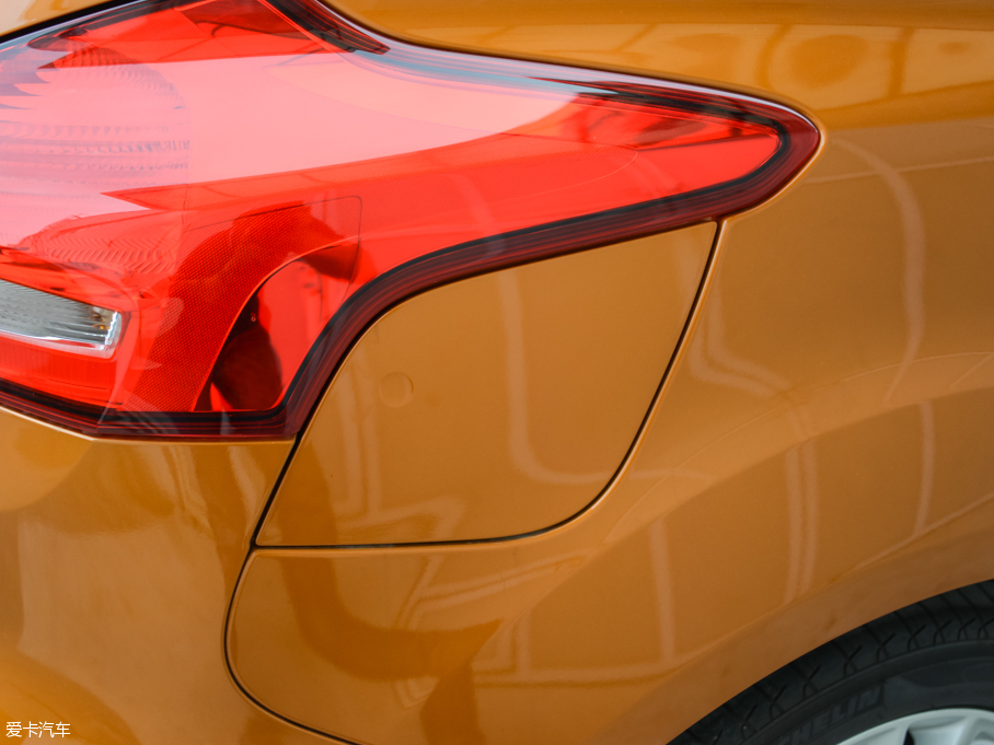 2015˹ Ɏ EcoBoost 180 Ԅ\