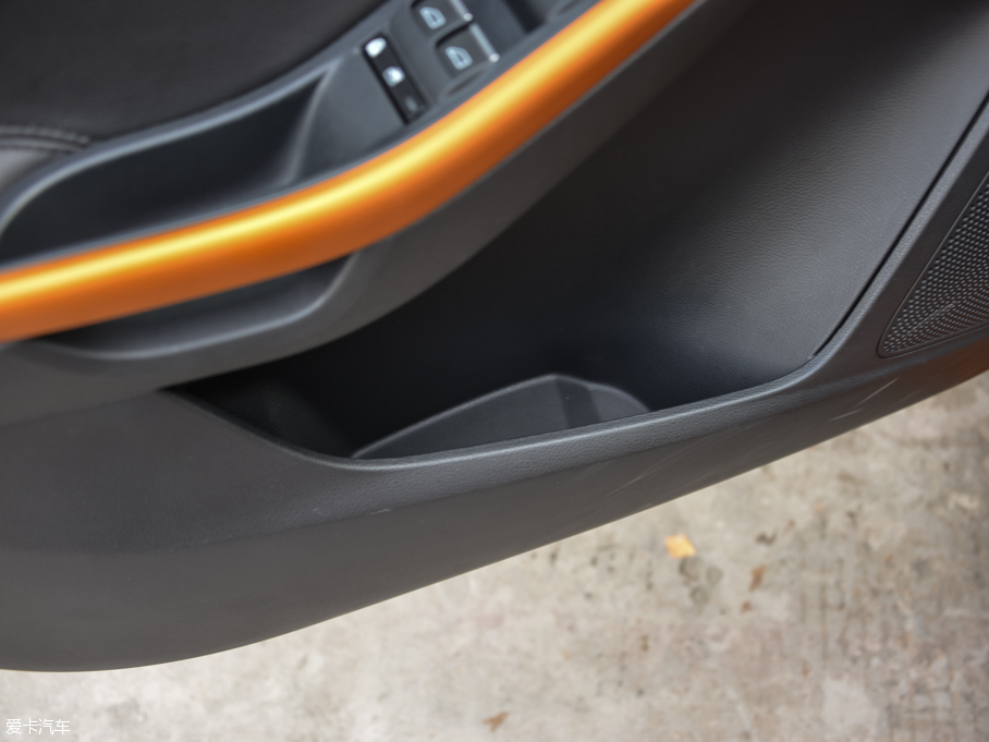 2015˹ Ɏ EcoBoost 180 Ԅ\