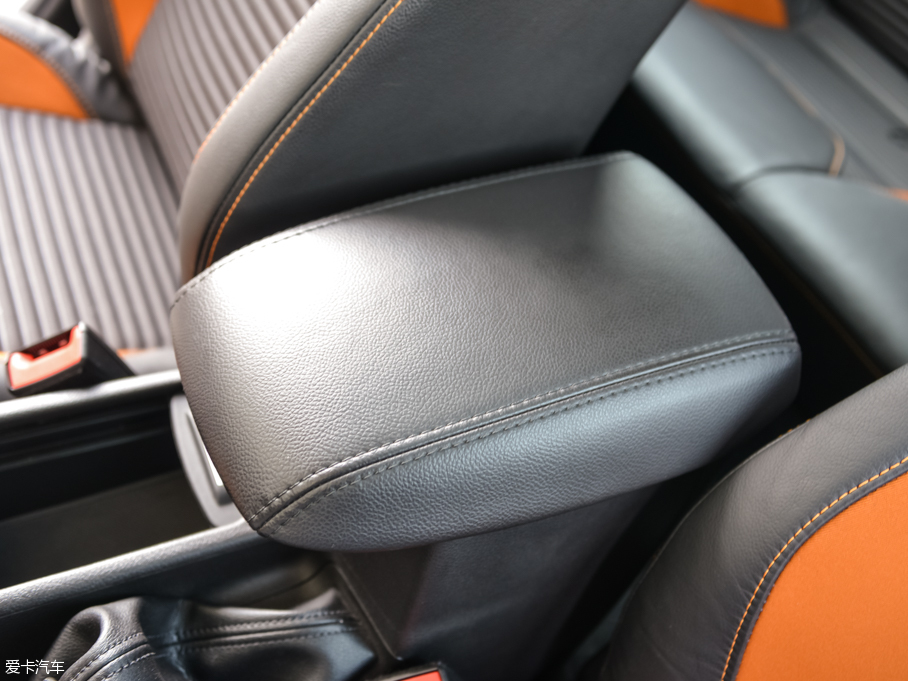 2015˹ Ɏ EcoBoost 180 Ԅ\