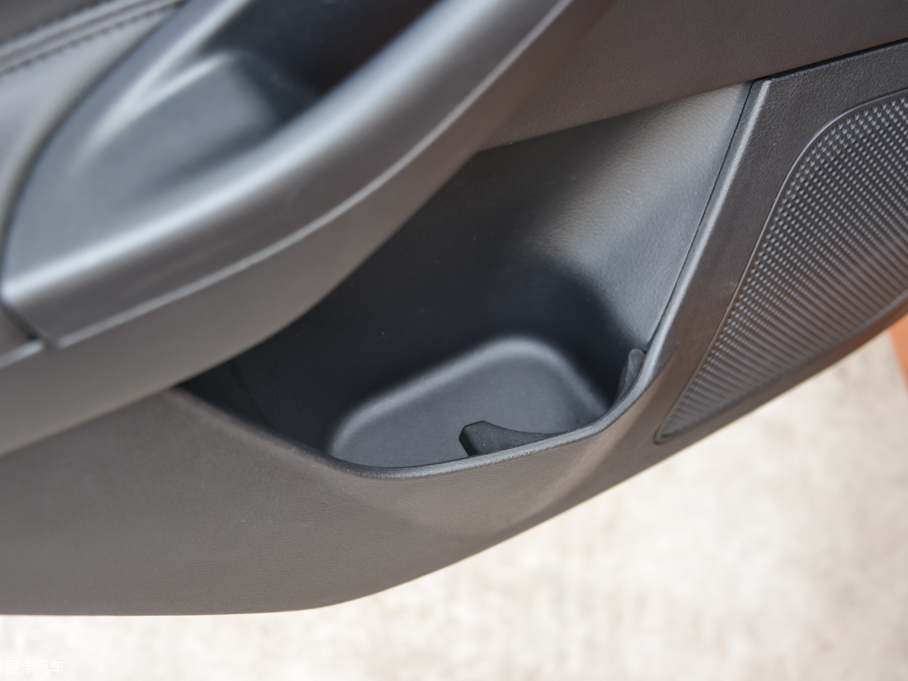 2015˹ Ɏ EcoBoost 180 Ԅ\