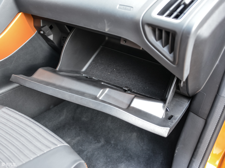 2015˹ Ɏ EcoBoost 180 Ԅ\