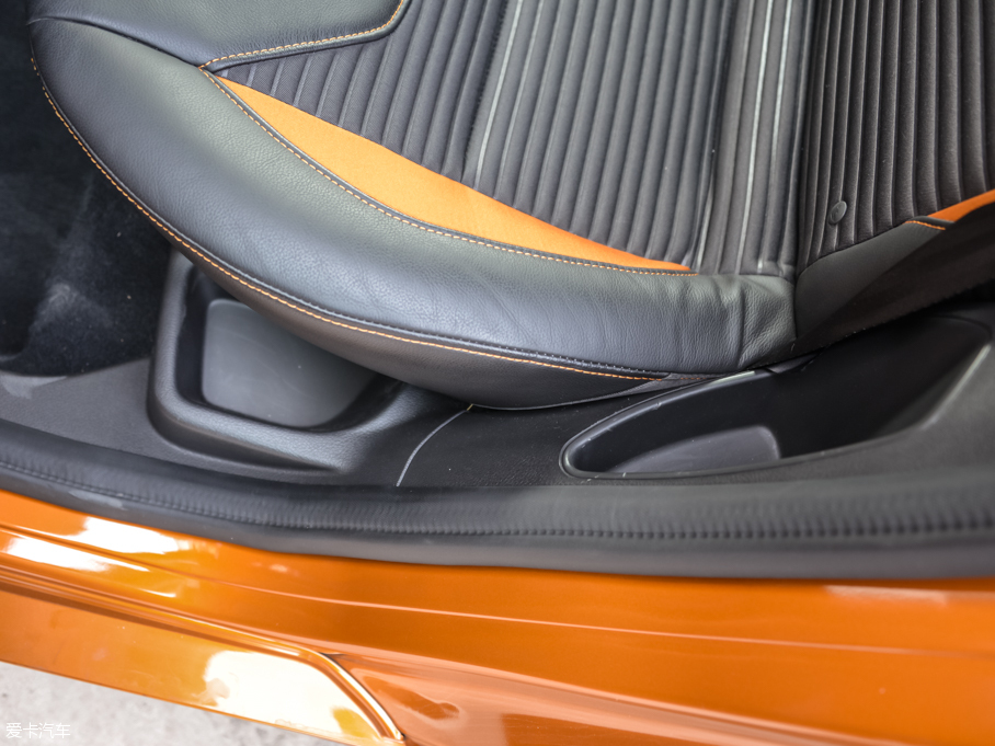 2015˹ Ɏ EcoBoost 180 Ԅ\