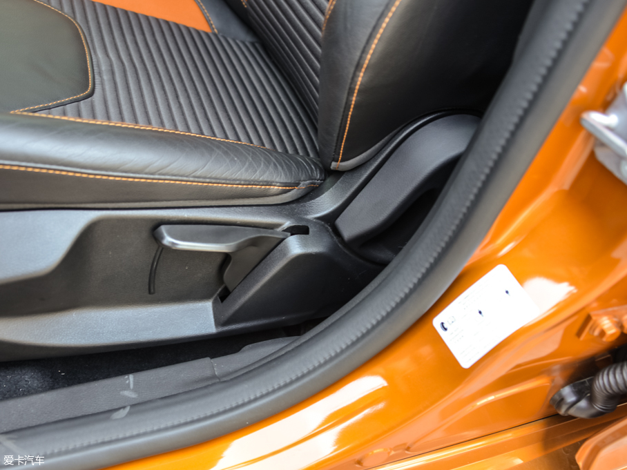 2015˹ Ɏ EcoBoost 180 Ԅ\