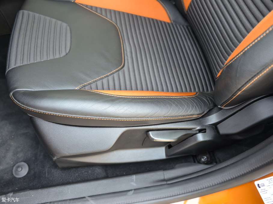 2015˹ Ɏ EcoBoost 180 Ԅ\