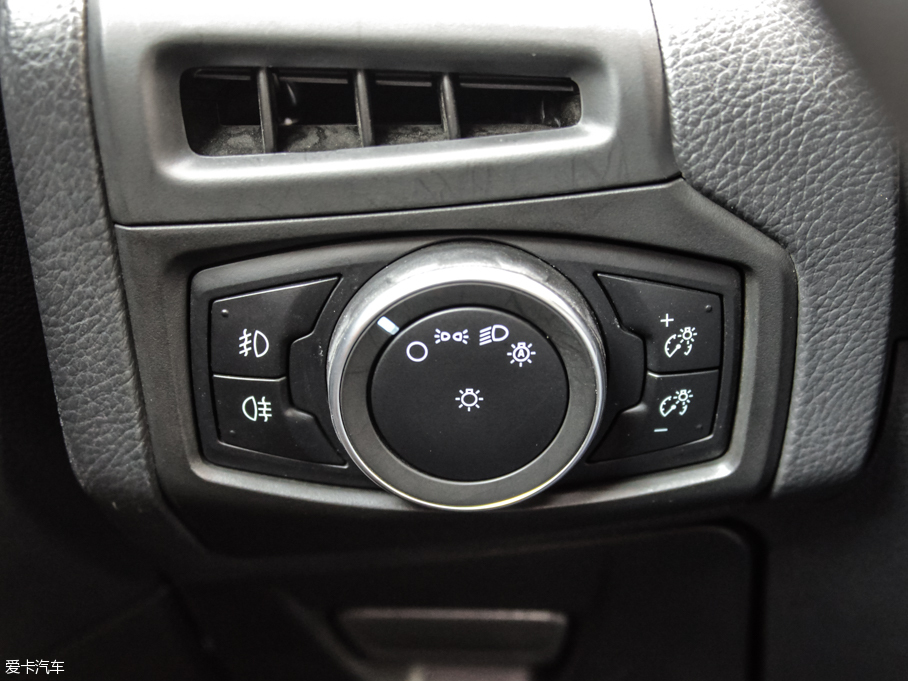 2015˹ Ɏ EcoBoost 180 Ԅ\