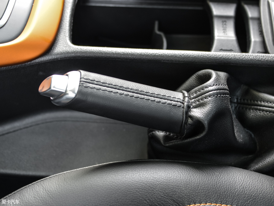 2015˹ Ɏ EcoBoost 180 Ԅ\