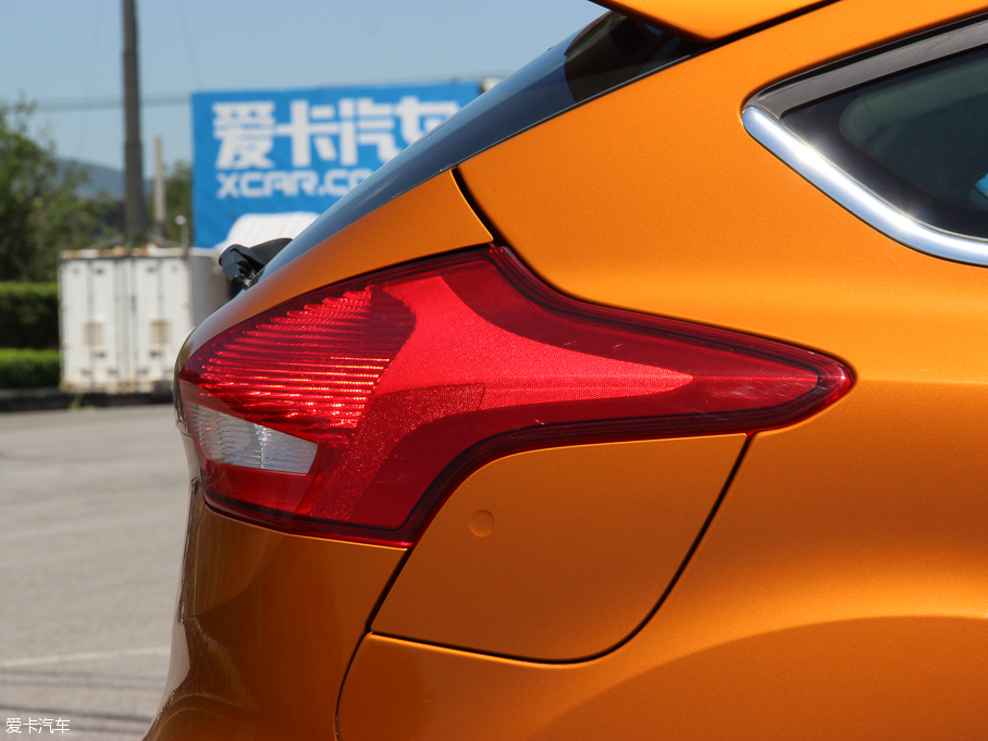 2015˹ Ɏ EcoBoost 180 Ԅ\