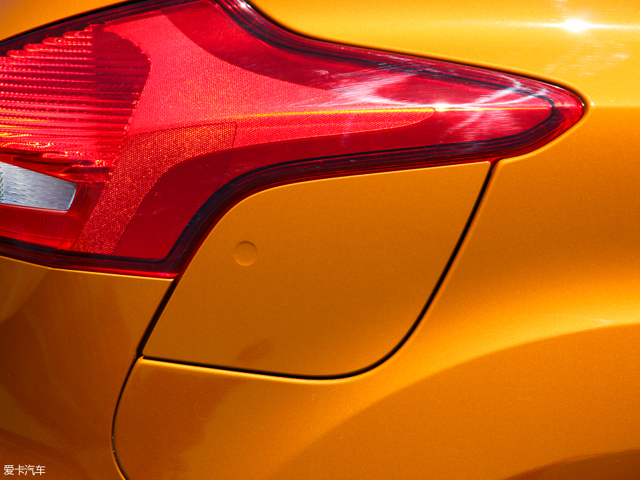 2015˹ Ɏ EcoBoost 180 Ԅ\