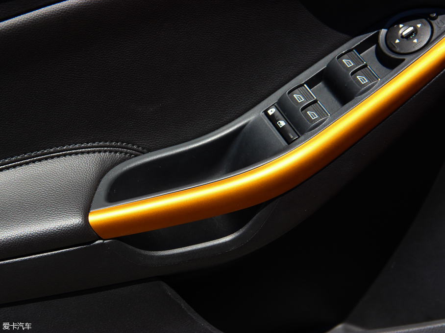 2015˹ Ɏ EcoBoost 180 Ԅ\