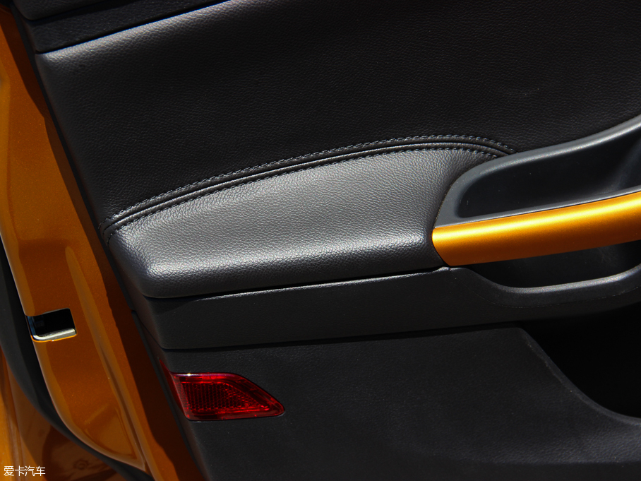 2015˹ Ɏ EcoBoost 180 Ԅ\