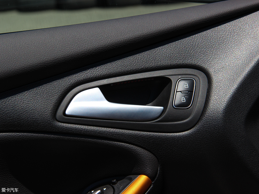 2015˹ Ɏ EcoBoost 180 Ԅ\