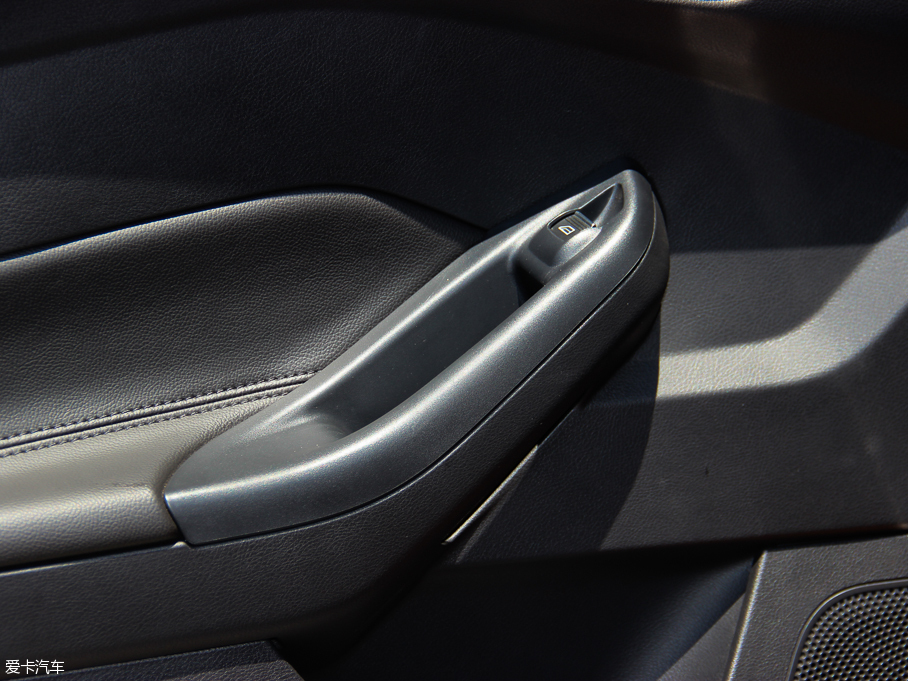 2015˹ Ɏ EcoBoost 180 Ԅ\