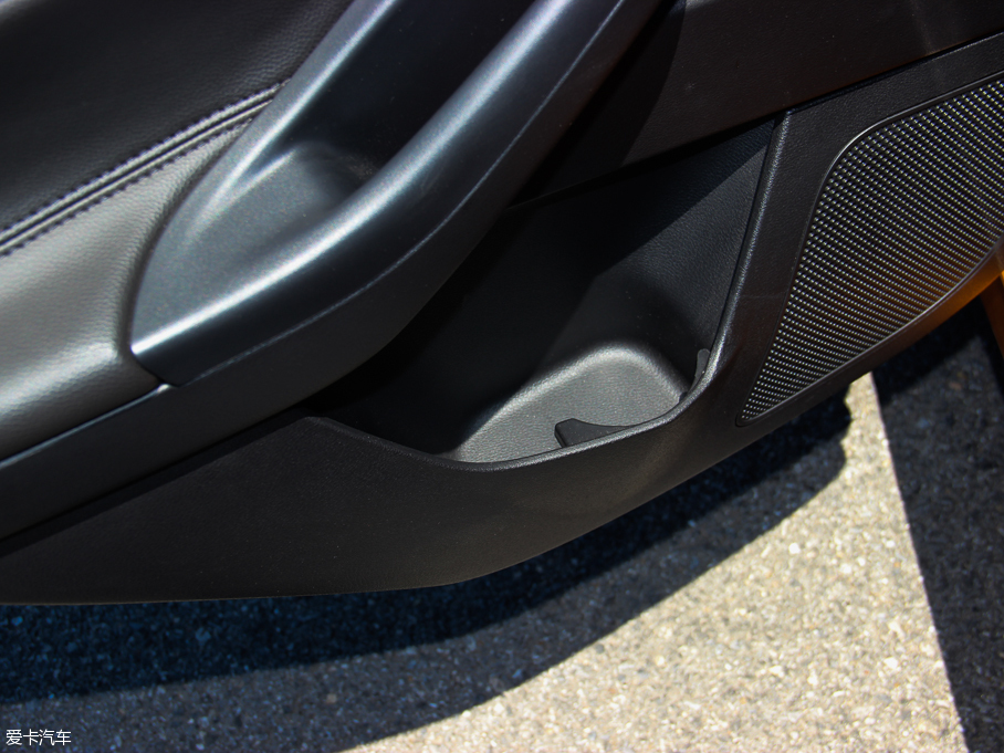 2015˹ Ɏ EcoBoost 180 Ԅ\