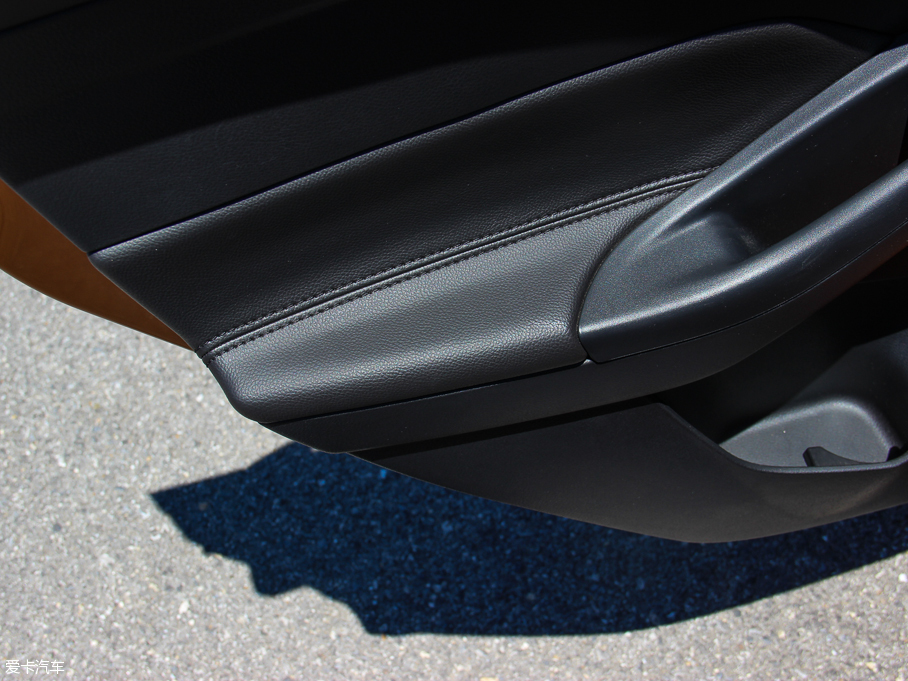 2015˹ Ɏ EcoBoost 180 Ԅ\