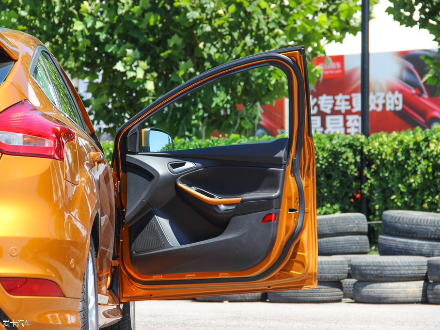 2015˹ Ɏ EcoBoost 180 Ԅ\