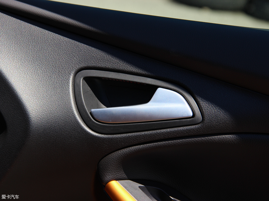 2015˹ Ɏ EcoBoost 180 Ԅ\