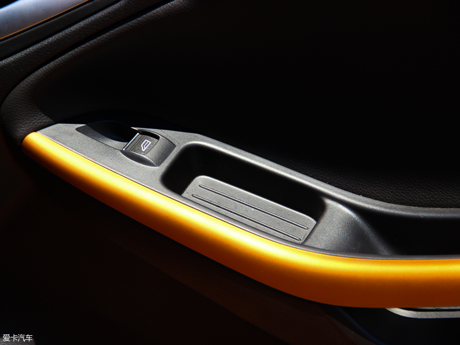 2015˹ Ɏ EcoBoost 180 Ԅ(dng)\(yn)(dng)