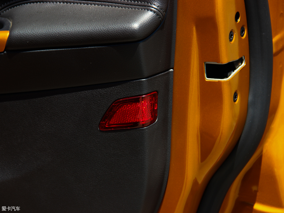 2015˹ Ɏ EcoBoost 180 Ԅ\