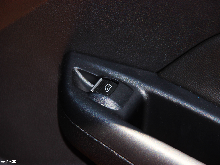 2015˹ Ɏ EcoBoost 180 Ԅ\