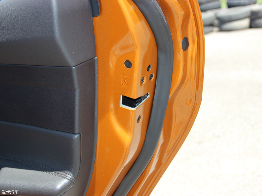 2015˹ Ɏ EcoBoost 180 Ԅ\