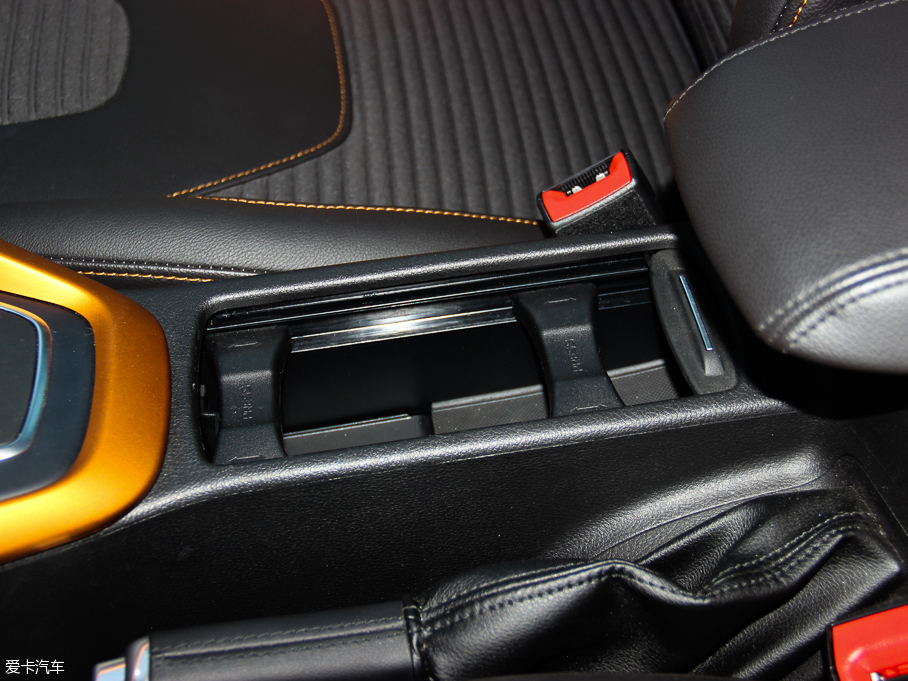 2015˹ Ɏ EcoBoost 180 Ԅ\