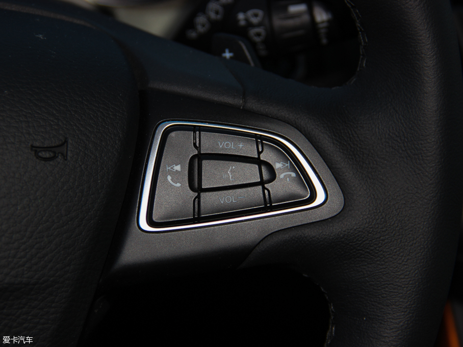 2015˹ Ɏ EcoBoost 180 Ԅ\