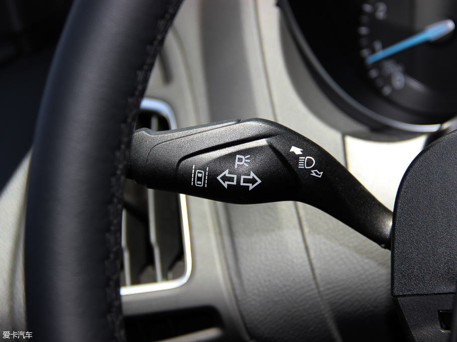 2015˹ Ɏ EcoBoost 180 Ԅ\