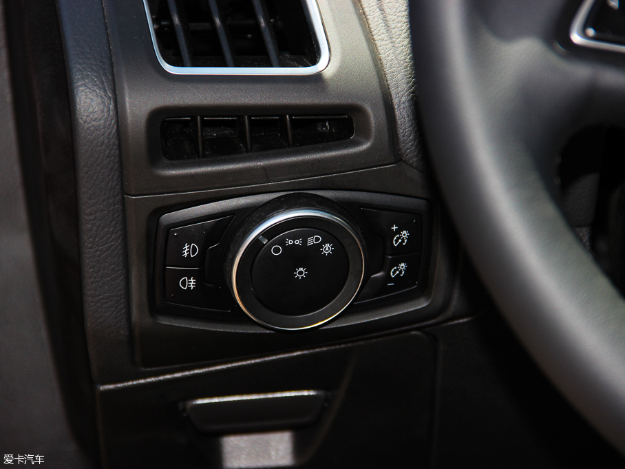 2015˹ Ɏ EcoBoost 180 Ԅ\