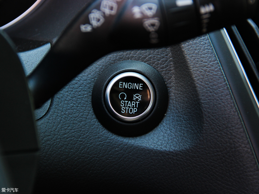 2015˹ Ɏ EcoBoost 180 Ԅ\