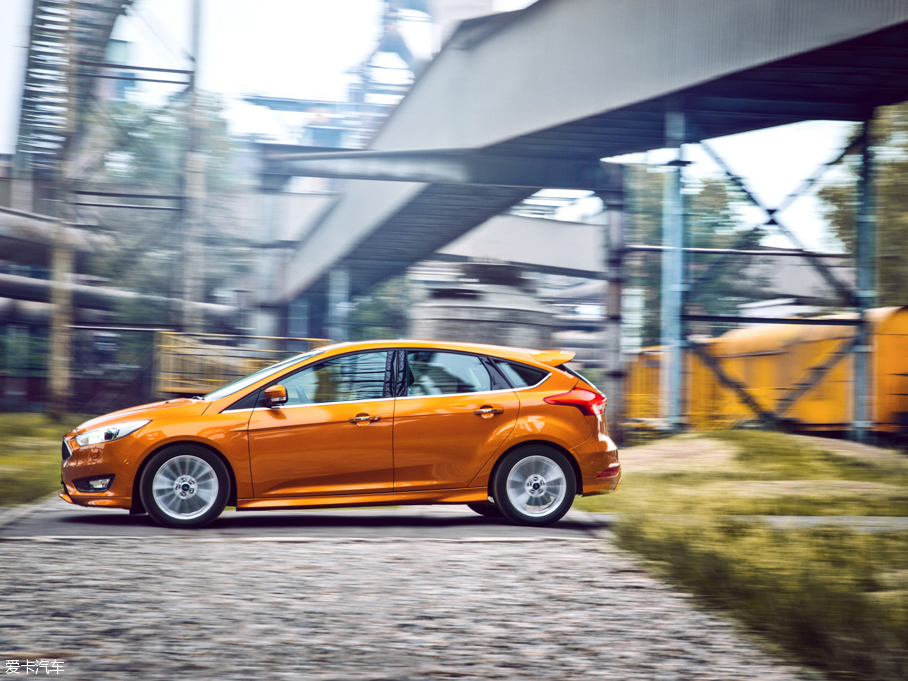 2015˹ Ɏ EcoBoost 180 Ԅ\