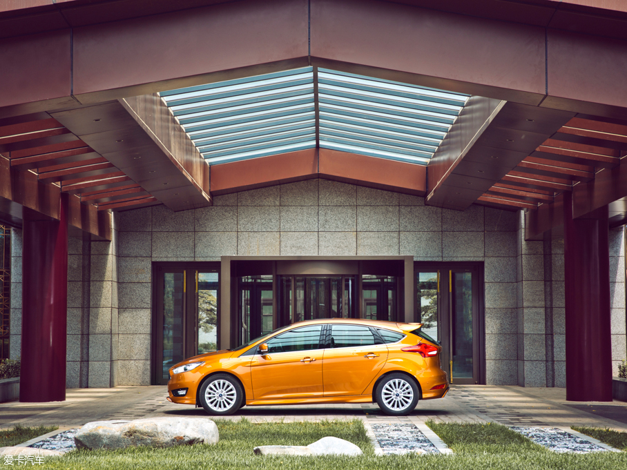 2015���˹ �Ɏ� EcoBoost 180 �Ԅ��\����