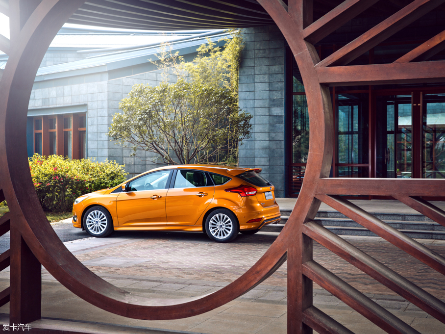 2015˹ Ɏ EcoBoost 180 Ԅ\