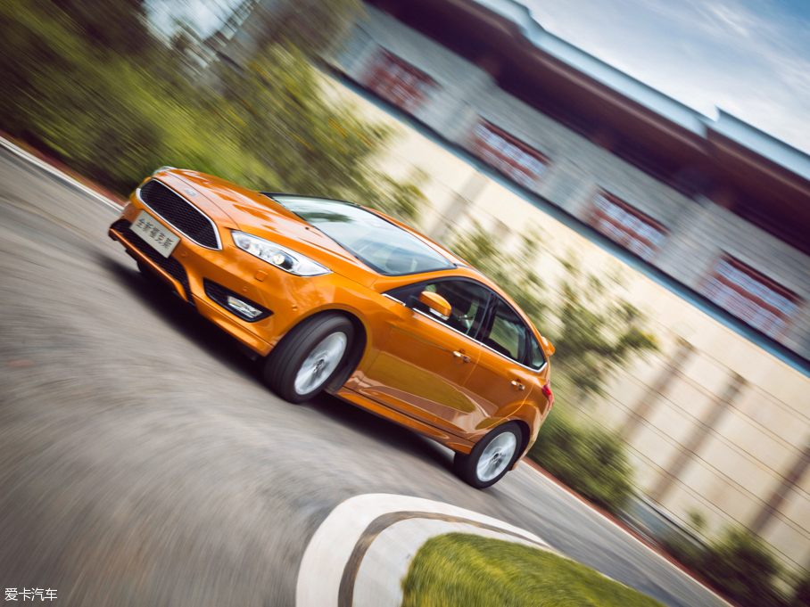 2015˹ Ɏ EcoBoost 180 Ԅ\