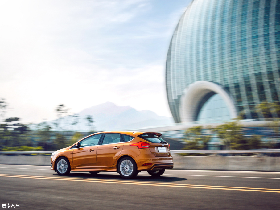 2015˹ Ɏ EcoBoost 180 Ԅ\