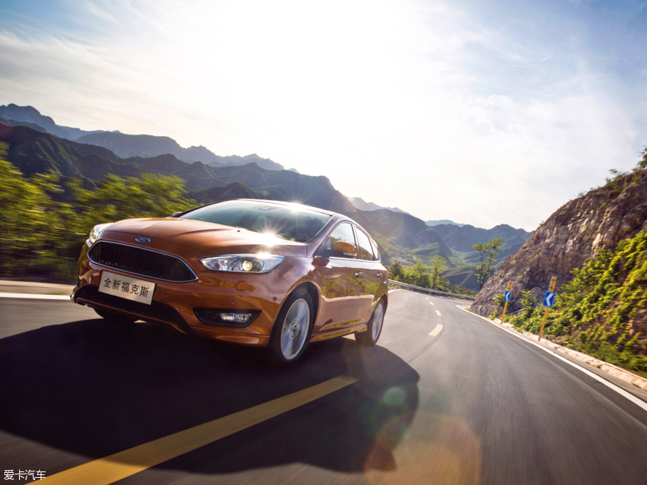 2015˹ Ɏ EcoBoost 180 Ԅ\