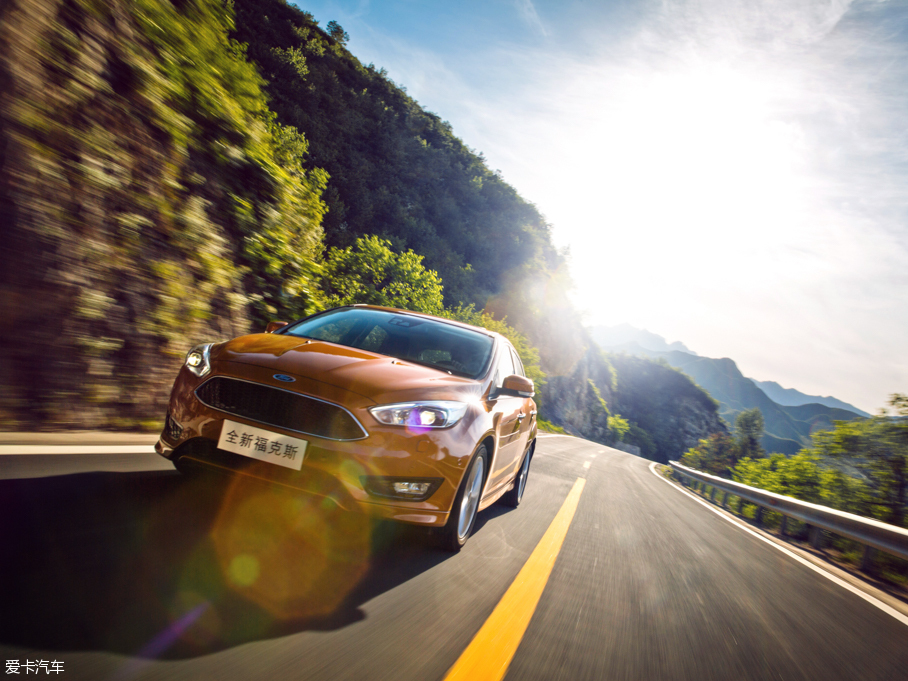 2015���˹ �Ɏ� EcoBoost 180 �Ԅ��\����