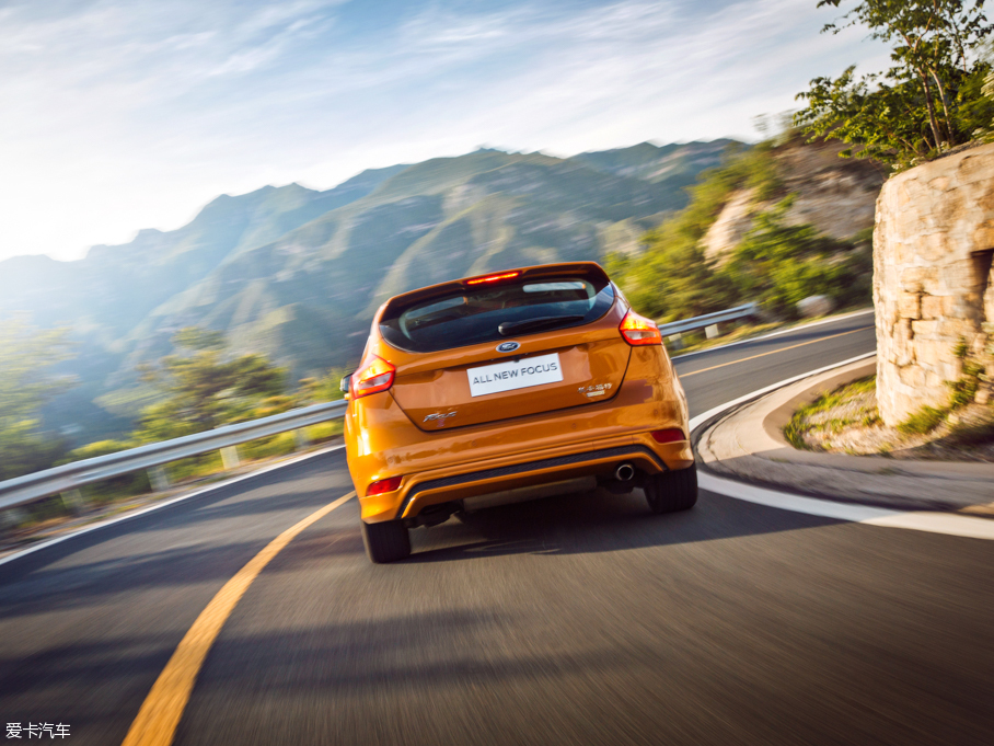 2015˹ Ɏ EcoBoost 180 Ԅ\