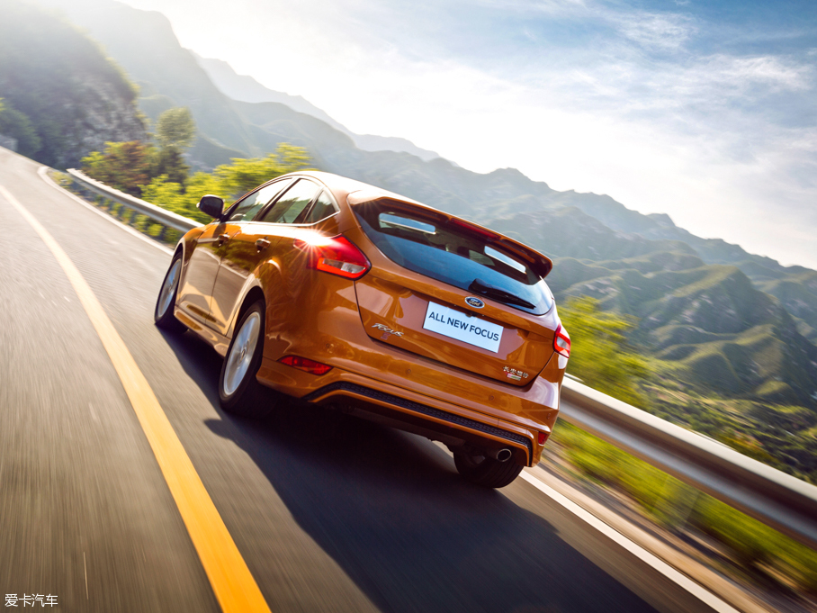 2015���˹ �Ɏ� EcoBoost 180 �Ԅ�(d��ng)�\(y��n)��(d��ng)��