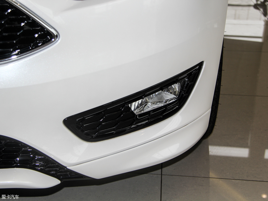 2015˹ Ɏ EcoBoost 180 Ԅ\